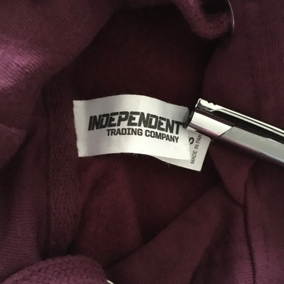 The Vampire Diaries Mystic Falls Timberwolves High School Hoodie Unisex S Maroon - Picture 5 of 9